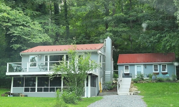 Shepherdstown Casa | The River House: Charming 2-bedroom home on riverfront in Shepherdstown