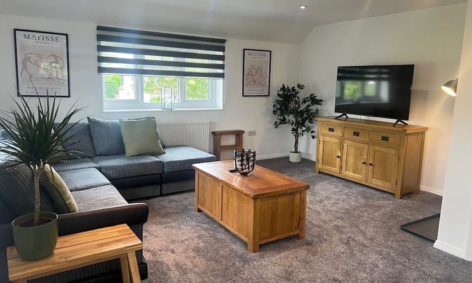 Horley Apartamento | 2 Bed Near Gatwick with Parking