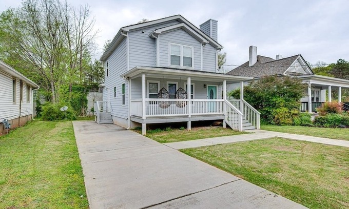 Jefferson Park Casa | NEW! Spacious Family Retreat Near Airport