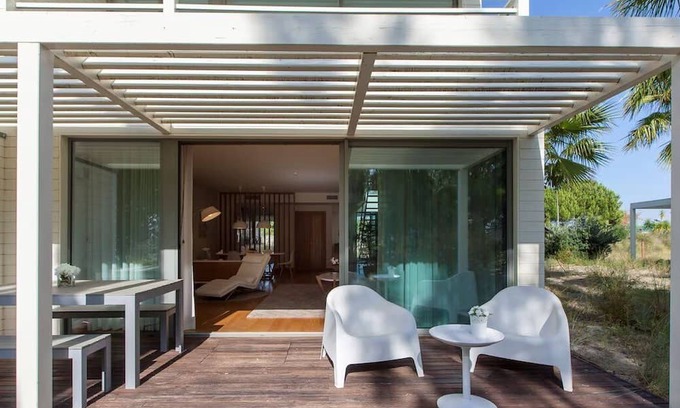 Carvalhal Hotel | Enjoy Lisbon Coast! Tennis, Free Parking on the Beach and Playground for Kids!