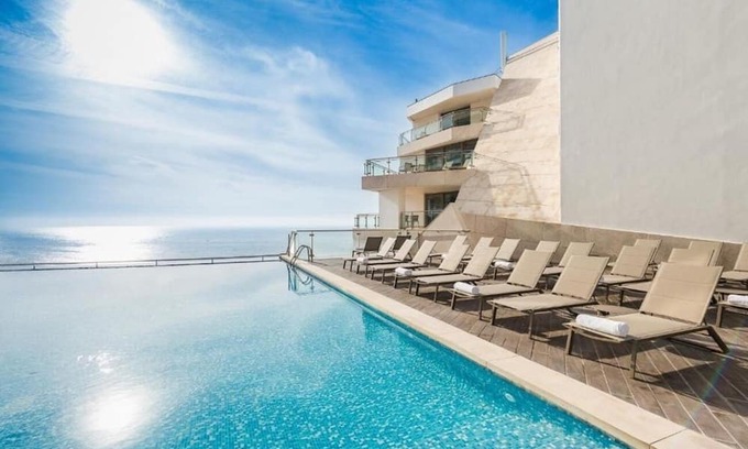 Santiago Hotel | Sesimbra Oceanfront Hotel | Ocean View Suite | Indoor & Outdoor Pools