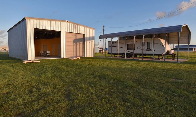 Palacios Apartamento | Palacios Paradise, fishing, game room, rural