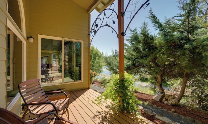 Marcola Casa | Prime McKenzie River Gem: Sunroom + Views!