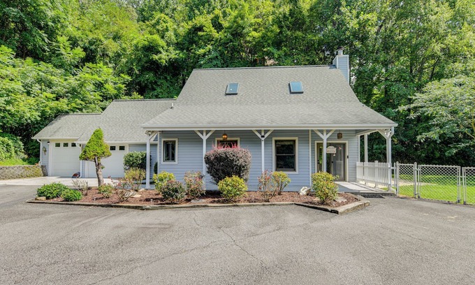 Valley Creek Run Casa | Ski, Hike & Fish: Mtn-View Maggie Valley Retreat