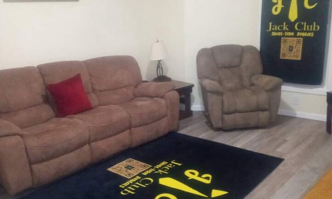 Schenectady Apartamento | 3 bedroom with free parking