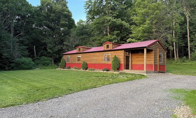 Centerville Cabina | Cozy Cabin With Hot Tub Country Setting