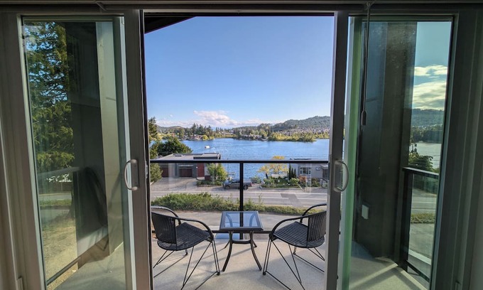 Langford Casa | Contemporary 3 bedroom retreat near Langford Lake, sleeps 6 guests, 2 full baths