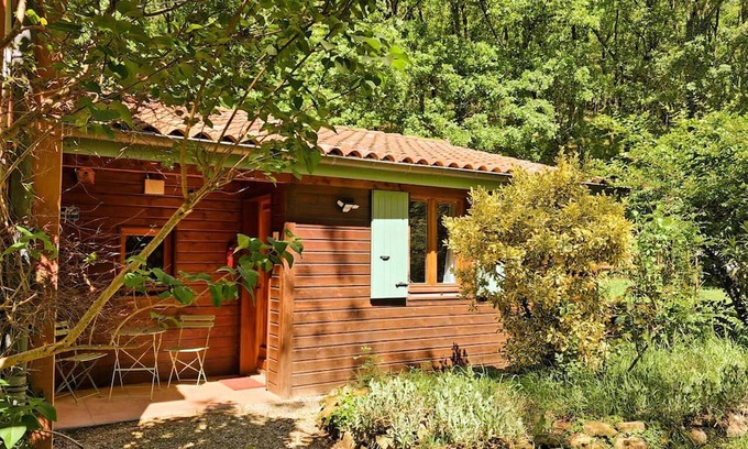 Le Poet-Laval Casa | House in wooded grounds