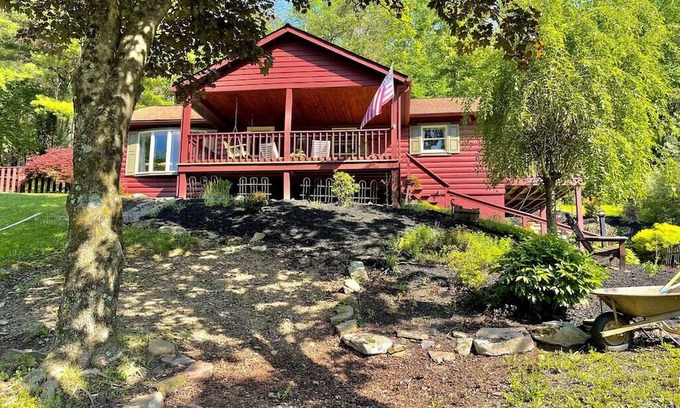 Nisbet Cabina | Charming 2-bedroom cabin in nice Cogan Station with AC
