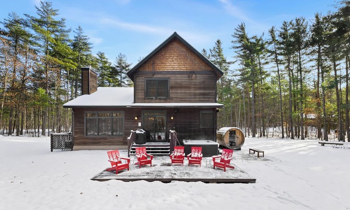 Jay Cabina | Huge Cabin, Near Whiteface and Lake Placid, Hot Tub, Sauna & Game Room