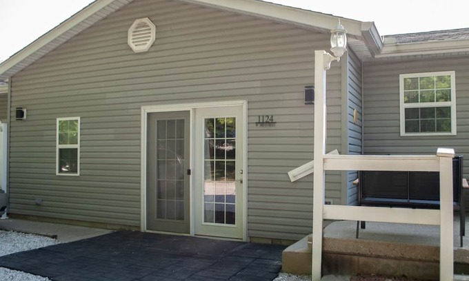 Fairview Park Apartamento | Peaceful and charming apartment in Clinton, Indiana