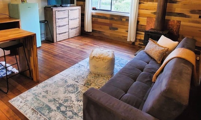 Swan Bay Cabaña | Cosy cottage on the Tamar - 15 minutes to Launceston/Vineyards