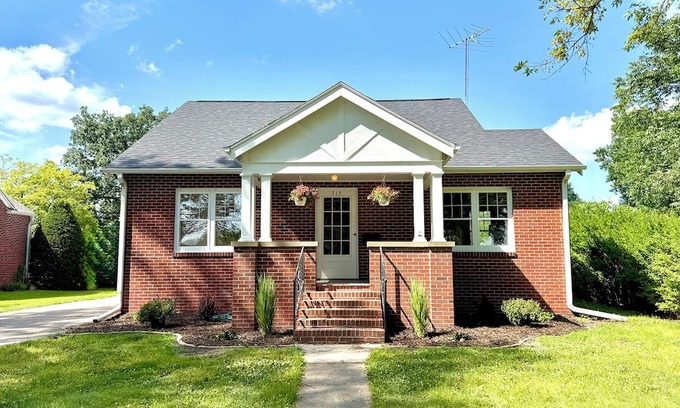 Winterset Casa | The Little Brick House - Walkable to the Square Dining & Shopping