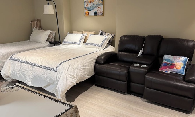 Yonge-Eglinton Apartamento | Spacious tidy walkout basement in Midtown Toronto