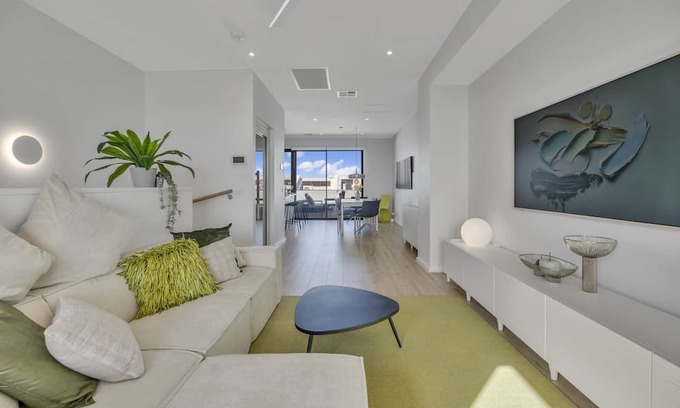 Taperoo Casa | Oceanview Luxury with Dedicated Workspace