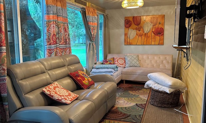 Astor Cabaña | Charming 1-bedroom in Astor direct St Johns River,with Boat Dock.