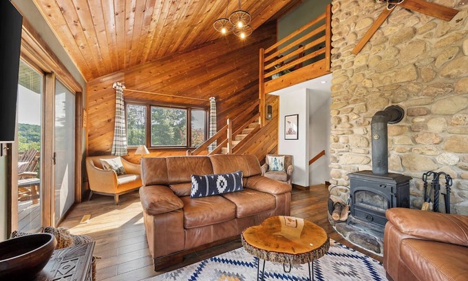 West Valley Cabina | Family-Friendly Cabin with Heated Pool & Sauna