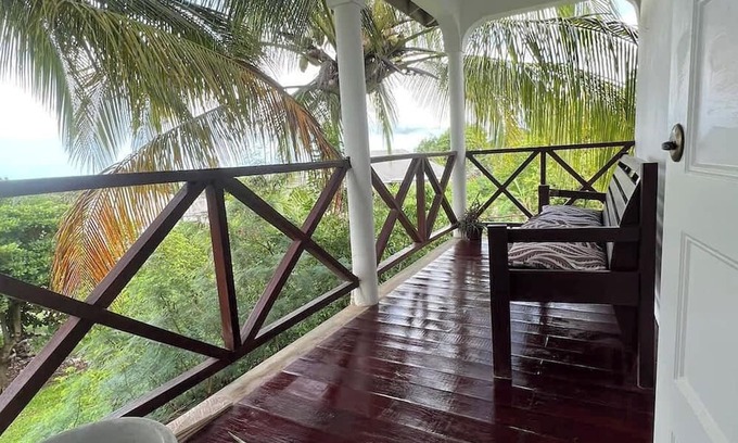 West Coast Casa | ZenBreak The Tree House Apartment