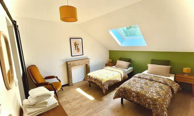 Menotey Apartamento | Quiet and warm gîte, ideal for families or 2 couples, with patio and BBQ