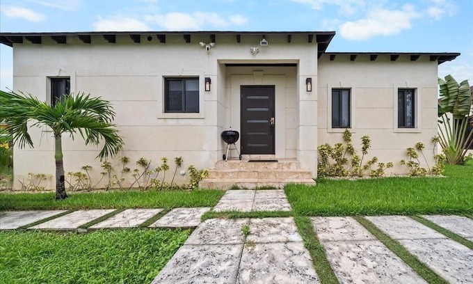 Gambier Villa | Modern villa near the beach