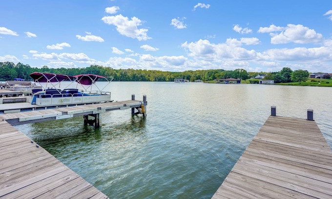 Livingston Casa | 5 Mi to Lake Anna State Park: Modern Family Home!