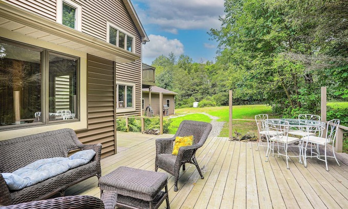 Edinboro Casa | Wooded Retreat on 5 Acres: 6 Mi to Edinboro Lake!