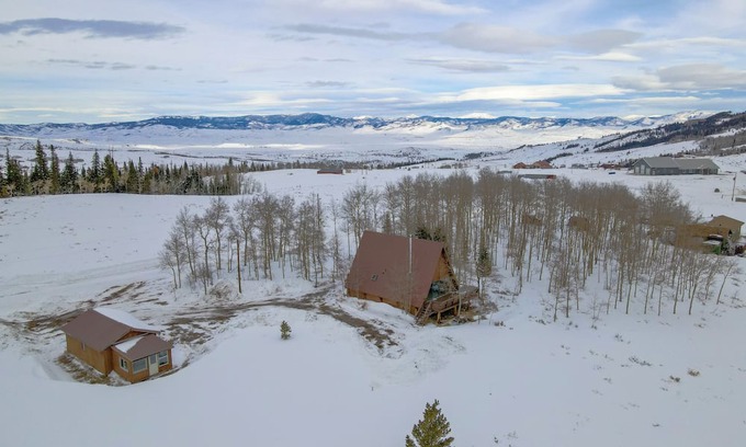 Kremmling Cabina | Peaceful A-Frame Cabin - Great Views with Hot Tub