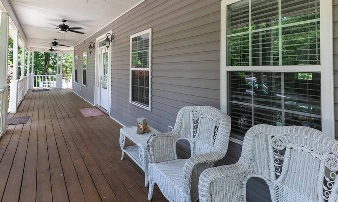 Waterloo Casa | Pickwick Lake Access | 6BR w/Firepit & Kayaks
