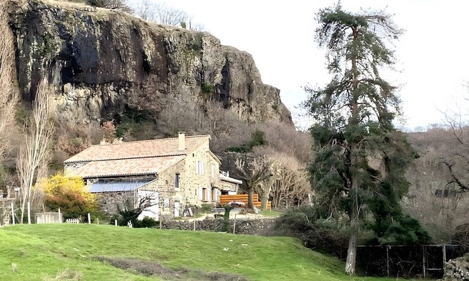 Saint-Pons Casa | Holiday Home 'Gîte Les Bourriaux À La Ferme De' with Mountain View