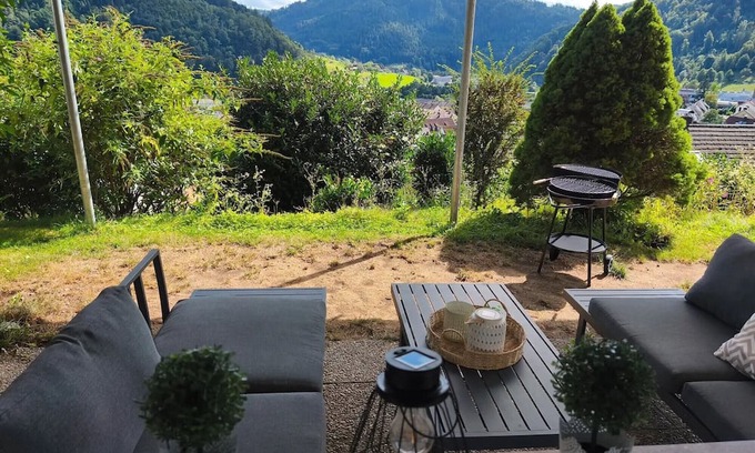 Wolfach Apartamento | Apartment 'Kinzigtalblick' with Mountain View, Private Terrace and Wi-Fi