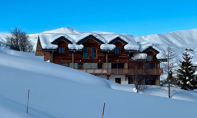 La Toussuire Chalet De Esquí | Chalet 'Alphonsine Ski Lodge' with Mountain View, Private Terrace and Wi-Fi