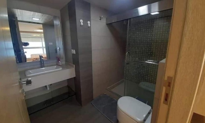 Kfardebian Apartamento | Stylish beach duplex with seaview, 24h electicity