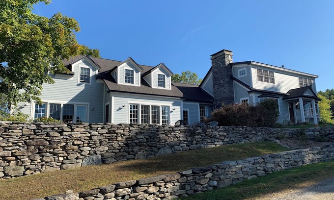 Springfield Casa | Luxurious, modern 6BR home on 436 acres, stunning views, hiking, near skiing