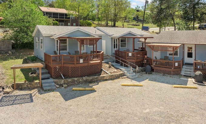 Diamond City Cabina | Cabin 2-2bed/1bath with beautiful views of Bull Shoals Lake.