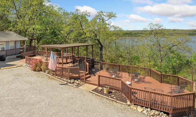 Diamond City Cabina | Cabin 3- 1bd/1bath with beautiful views of Bull Shoals Lake.