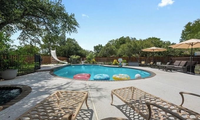 Shady Hollow Casa | Austin's Hill Country Escape & Retreat – Private Oasis With Pool & Spa on Acre+