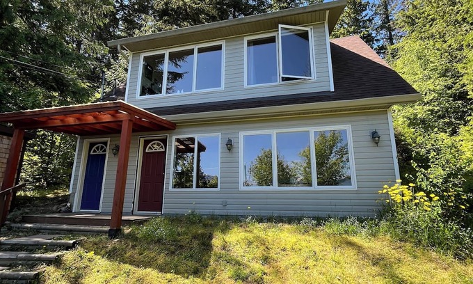 Balfour Casa | Full Suite | Lake View | Forest Retreat | Full Kitchen | Laundry
