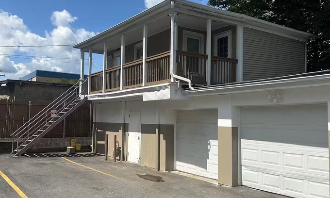 Central Falls Apartamento | 22 Walnut!