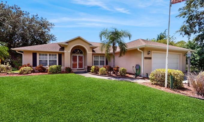 Sebastian Highlands Casa | Relaxing home with private pool, hot tub, gas grill and full kitchen