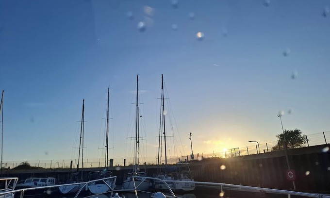 Port Alquiler De Eote | Le Carpe Diem Year-round heated boat Close to beach and shops