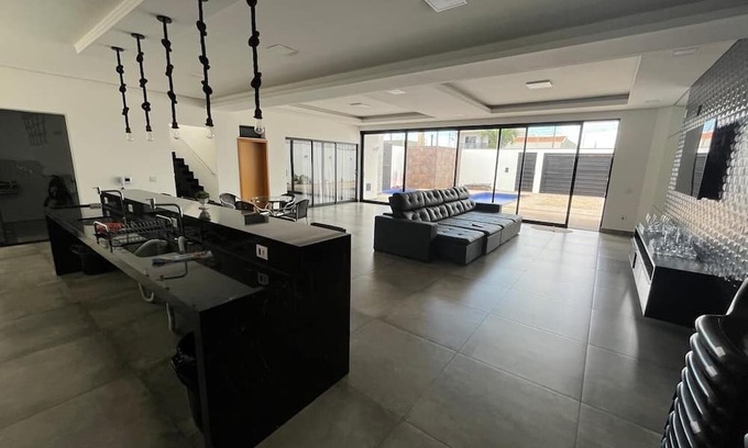 Maringa Casa | Day Use or Overnight Stay Cozy House with Pool and Jacuzzi