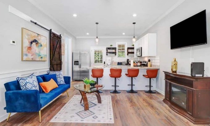 Kinston Casa | Blu Ivy: Skylight walk-in shower, Private en-suite in each bedroom/covered patio