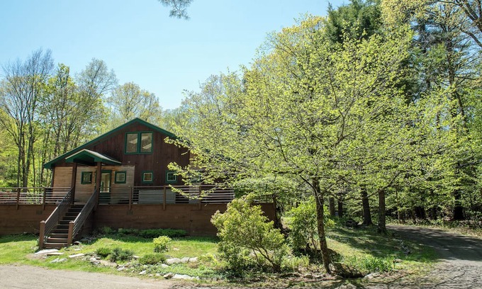 Chatham Chalet De Esquí | It's time to FALL in Love with Upstate!