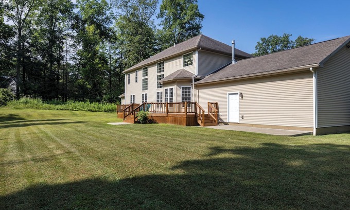 Montour Falls Casa | Luxurious 5-bedroom 4,000 square foot home
