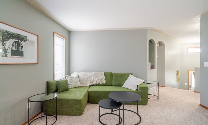 Red Deer Casa | Spacious 5 Bedroom - 2 Self Contained Suites - Work Crews Dream