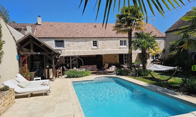 Crecy-en-Brie Villa | Quiet villa with pool and sauna near Paris and Disneyland ❤️