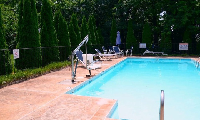 Lynchburg Hotel | Explore Lynchburg Attractions from Affordable, Pet-Friendly Space