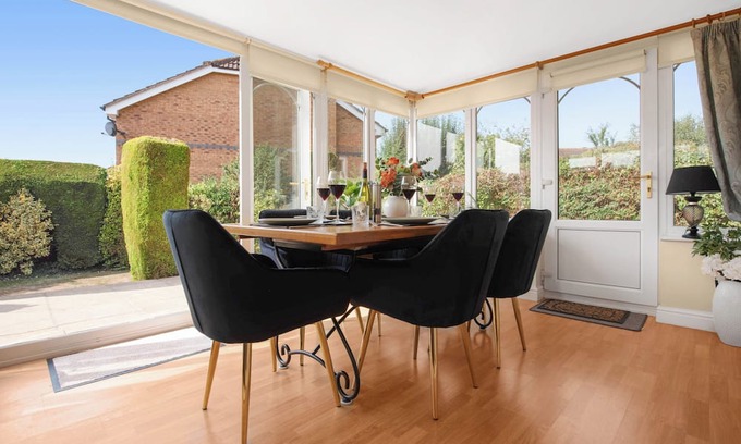 Worcester Casa | WhiskAwayStays Toulouse Drive No. 26