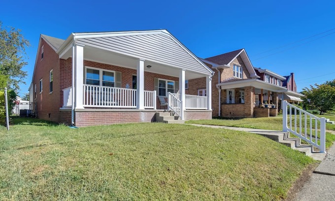 Huntington Casa | Walk to Ritter Park: Renovated Home Near Marshall!