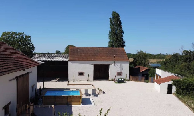 Pagny-le-Chateau Casa | House by the Saône River